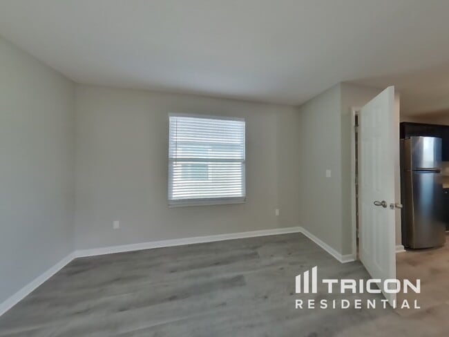 Building Photo - 77009 Birdseye Ct