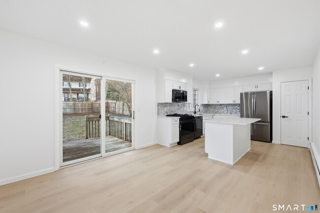 Building Photo - 70 Victoria Ct