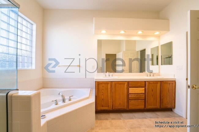 Building Photo - 100 Canterbury Ct