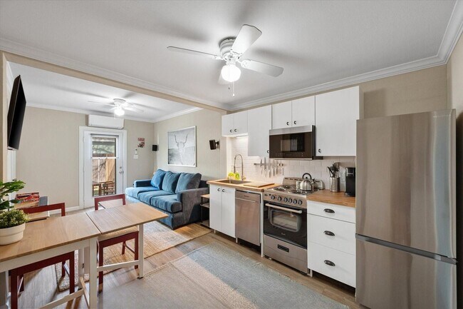 Building Photo - Fully Furnished, Fully Updated, Fully Fort Worth!