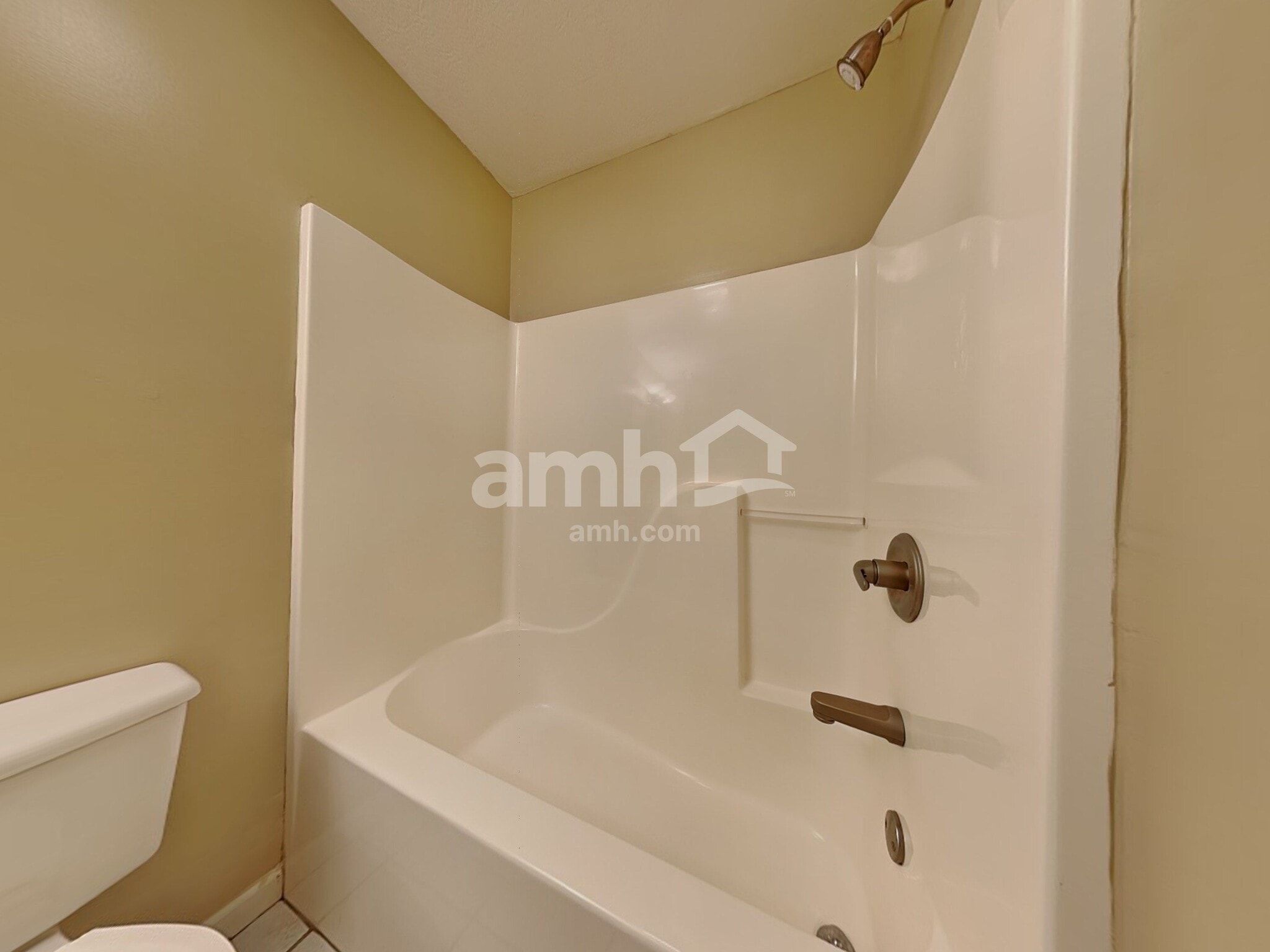 Building Photo - 4624 Aylesbury Dr