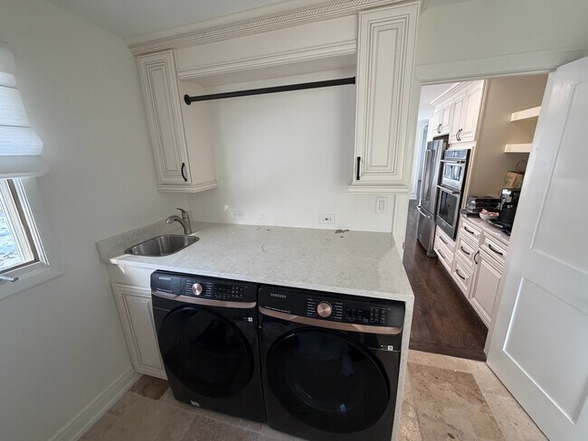 Building Photo - 12316 S 82nd Ave