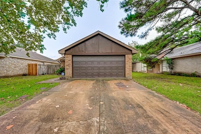 Building Photo - 17435 Glenmorris Dr