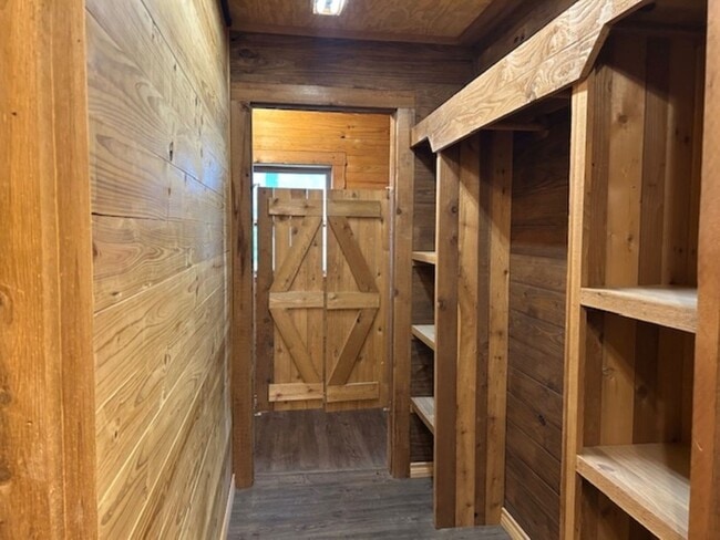 Building Photo - 34743 Betka Rd