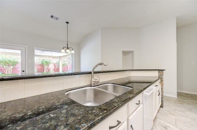 Building Photo - 15831 Laurel Cove