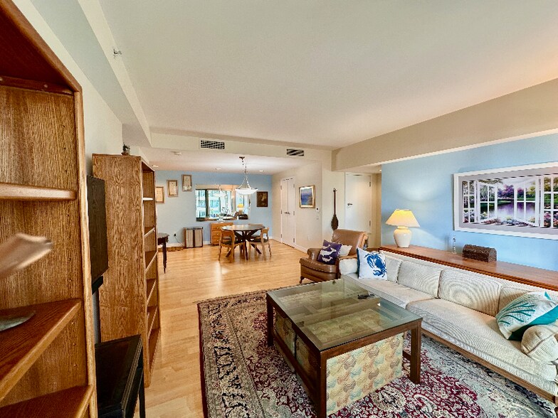 Building Photo - 654 Front St