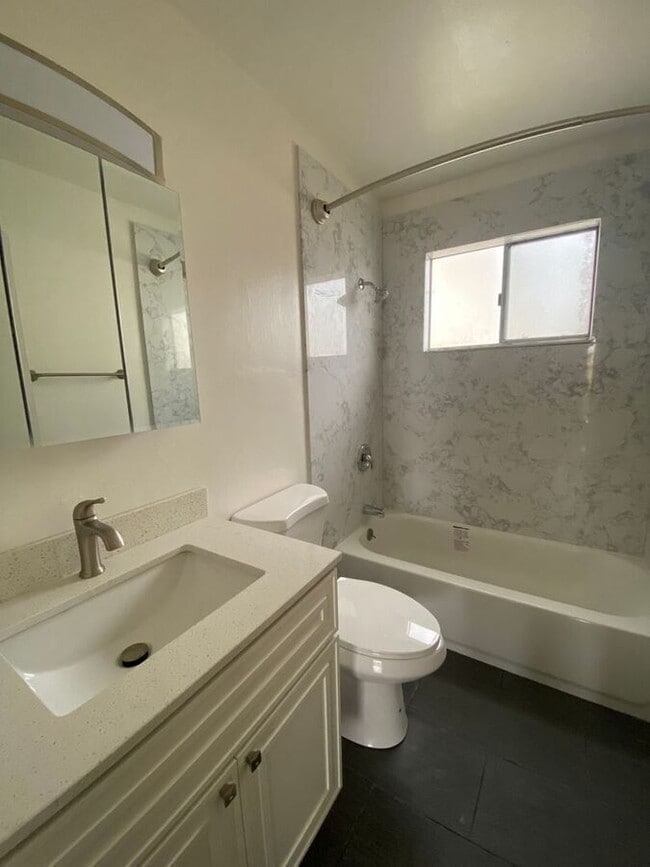 Building Photo - 2140 California St