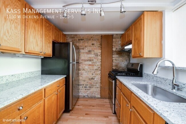 Building Photo - 1050 W Dickens Ave