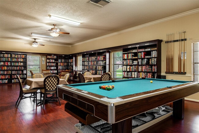 Building Photo - 9870 Pecan Tree Dr