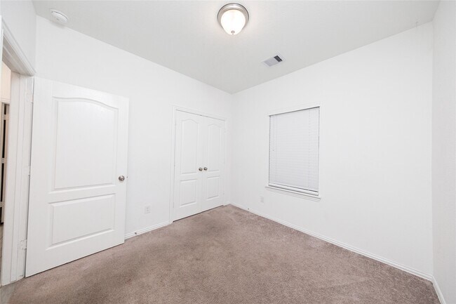 Building Photo - 31206 Whitfield Ct