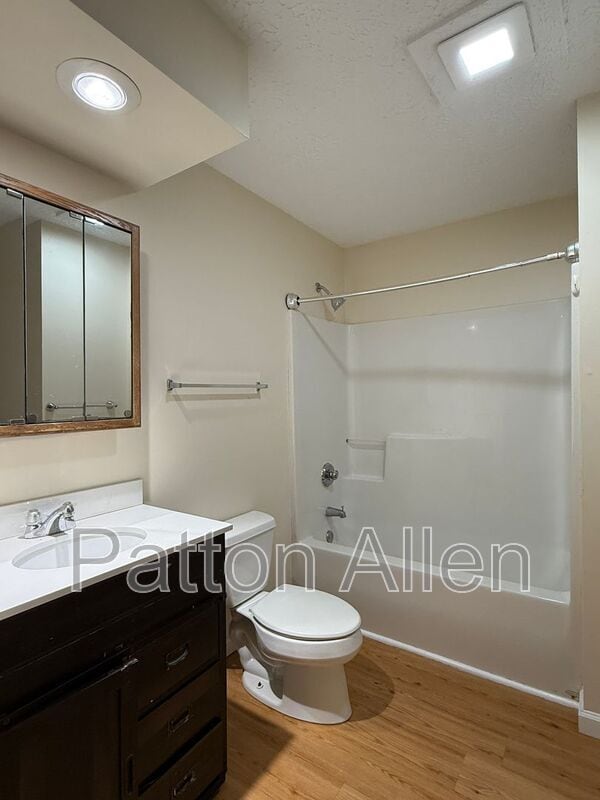 Building Photo - 2 Jenny St