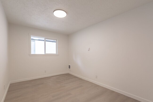 Building Photo - Crowne Pointe Apartment Homes