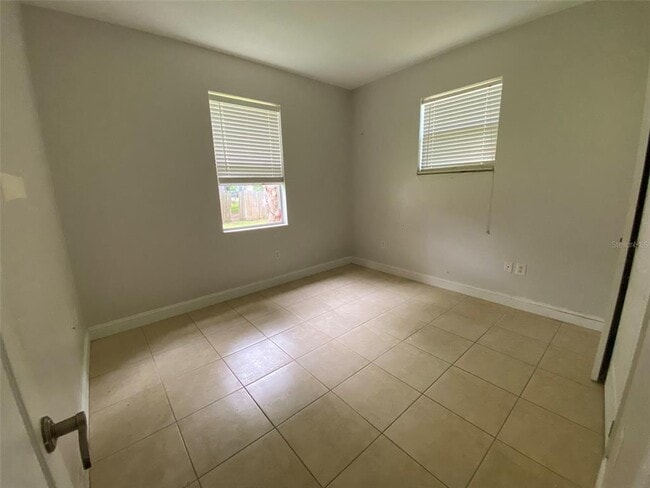 Building Photo - 1004 Pine Tree Dr