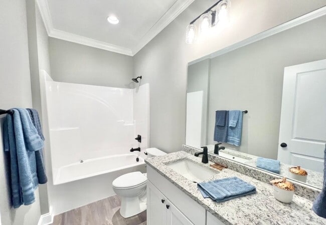 Building Photo - 955 Oakwood Estates Dr