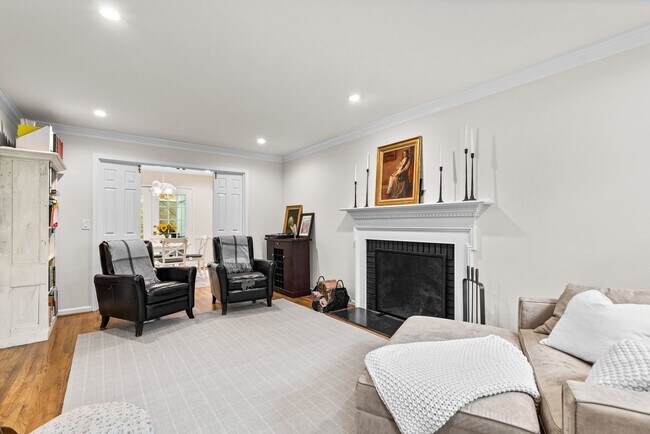 Building Photo - 4 Bed 4.5 Bath - Bethesda  Single Family Colonial - 2 Car Garage