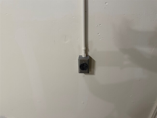 Building Photo - 3232 Parkwood Dr