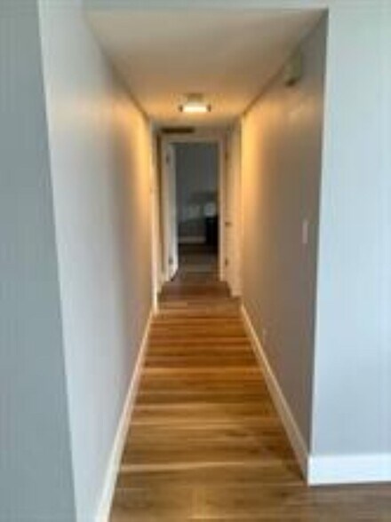 Building Photo - 119 NE 19th Ct