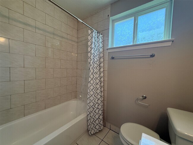 Building Photo - 723 Onaleigh Dr