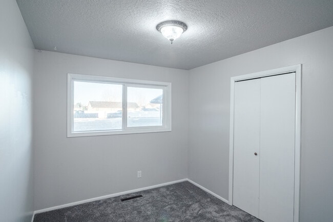 Building Photo - 284 N 45th E