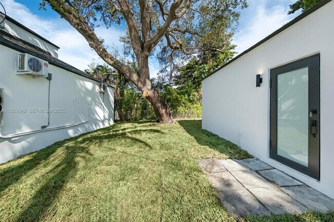 Building Photo - 6911 NW 4th Ct