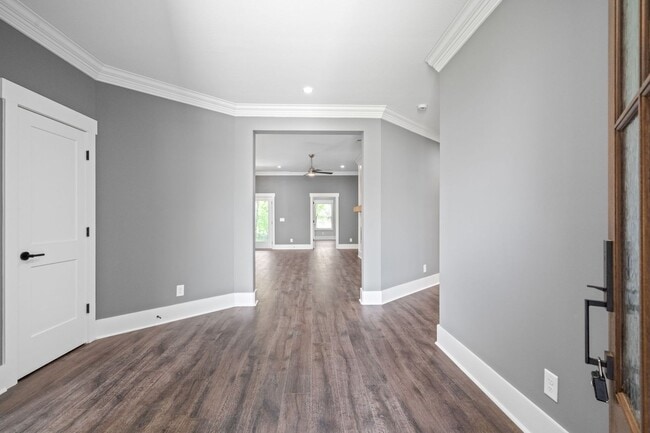 Building Photo - Pet Friendly in Sango!