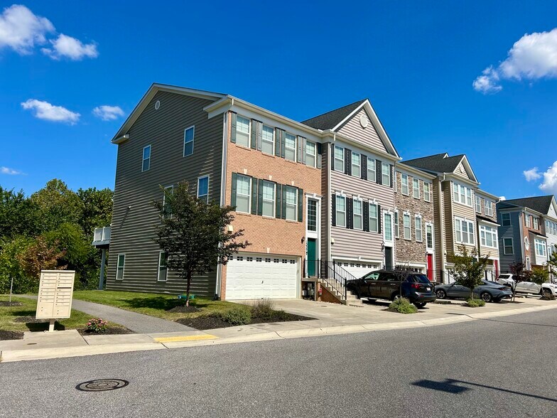 Building Photo - 1330 Chapel Centre Dr