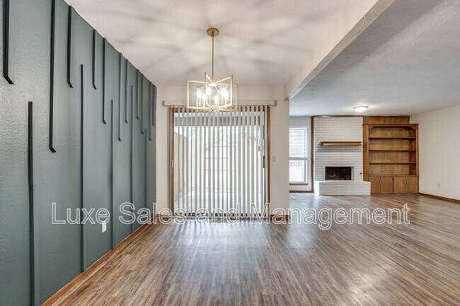 Building Photo - 1705 N Gleason Ave