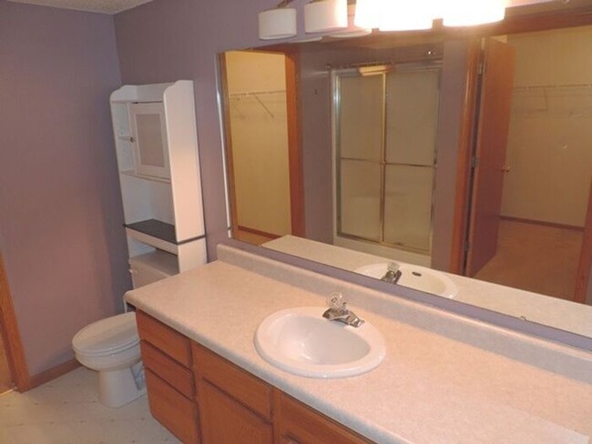 Building Photo - $1,450 | 2 Bedroom, 2 Bathroom Condo | Pet...