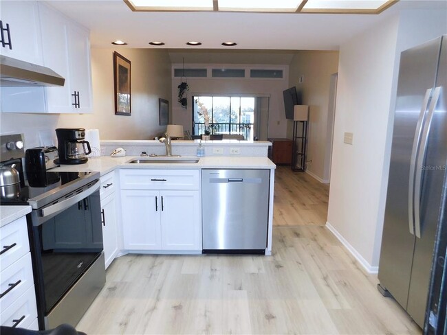 Building Photo - 218 Woodlake Wynde