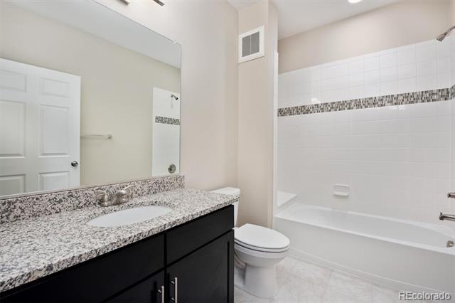 Building Photo - 15700 E Jamison Dr