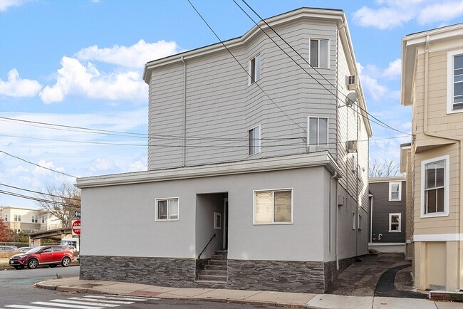 Building Photo - 44 Dana St