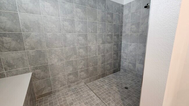 Primary -Large shower & Bench - 1427 Brentwood Dr