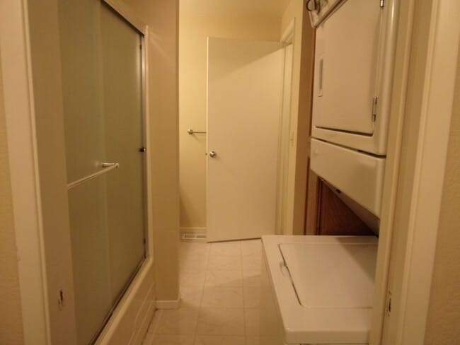 Building Photo - 2500 NW Princess St