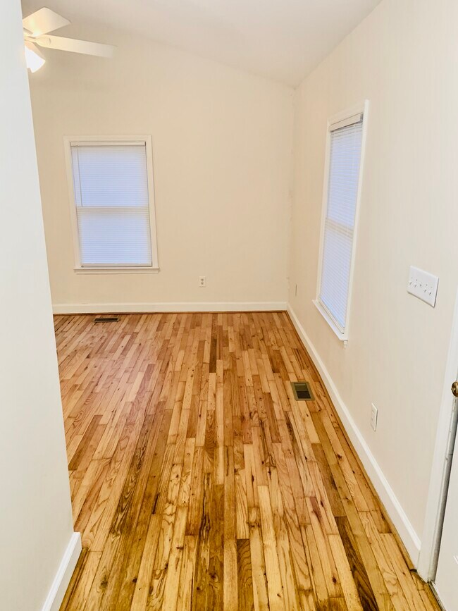 Livingroom - 407 Somers Ave
