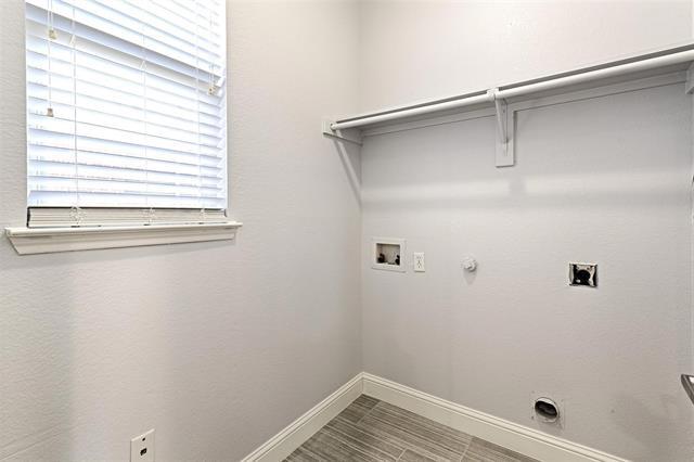 Building Photo - 1624 Summerfield Dr