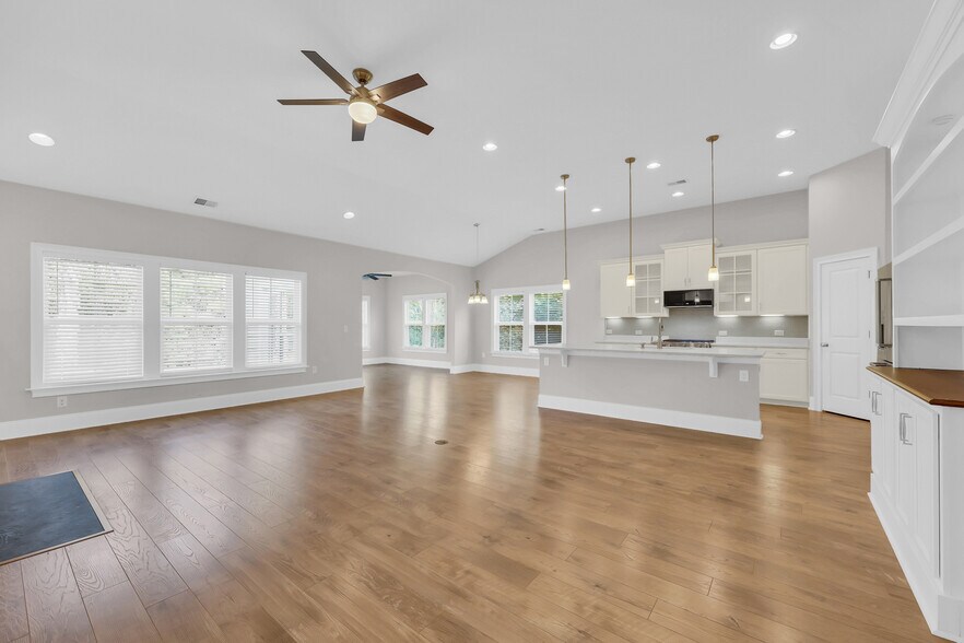 Building Photo - 1758 Edgewood Dr