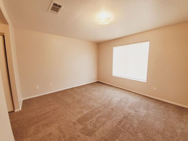 Building Photo - CUTE GATED 2BD/2BA CONDO IN LAS VEGAS!