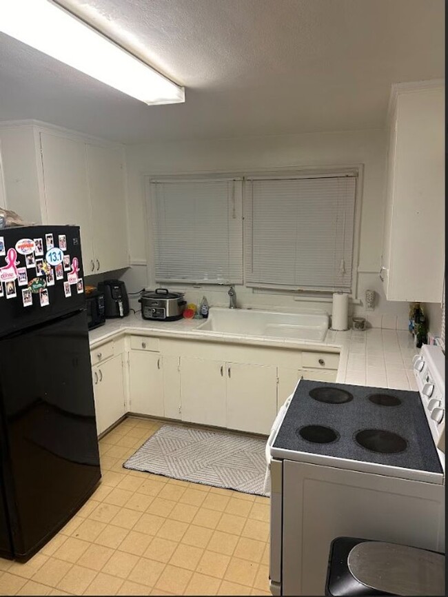 Building Photo - Charming 1/1 Home Just Minutes from Campus