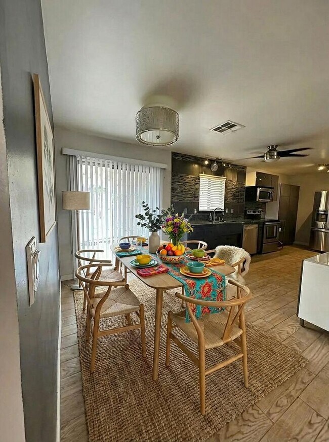 Building Photo - 3 bedroom 1.5 bathroom with amazing views of Morongo Valley