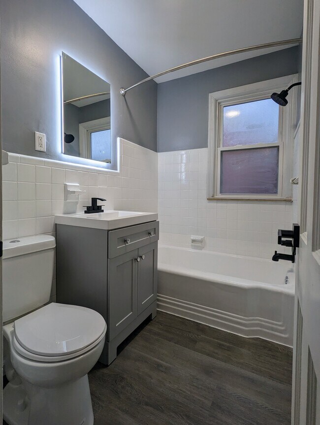 Building Photo - 4009 Washington Blvd