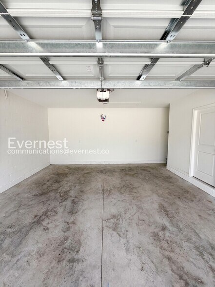 Building Photo - 10650 Dusty Boot Rd