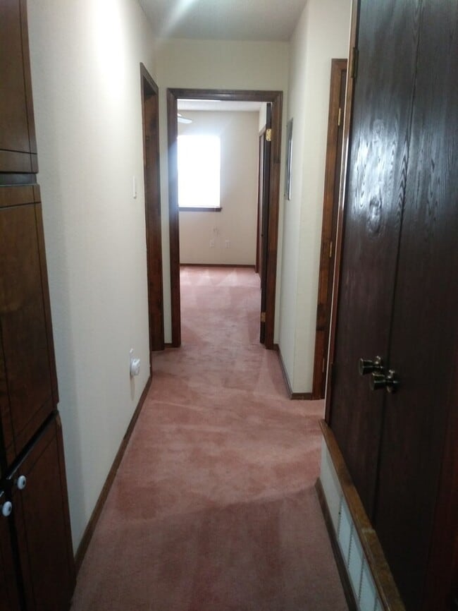 Building Photo - Spacious 2 Bedroom 1 bath with washer & dryer.