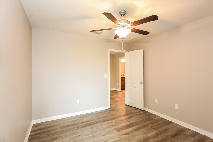 Building Photo - 13833 Reindeer Cir