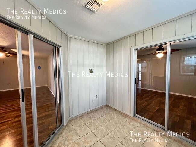 Building Photo - 203 Fernwood St