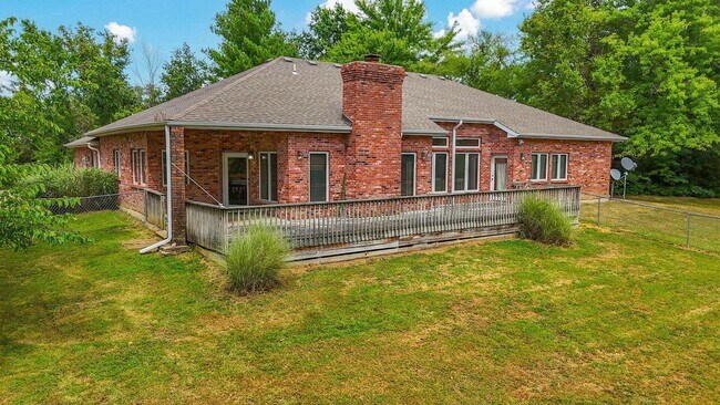 Building Photo - Private 3BR Brick Home with Scenic View