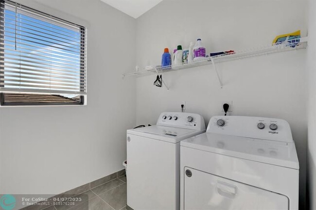 Building Photo - 5273 Lamone Ln