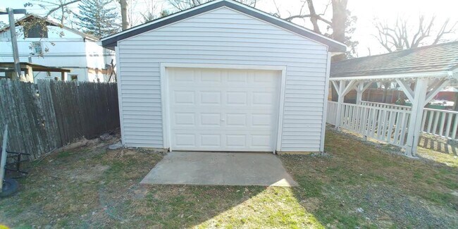 Building Photo - 3147 Clive Ave