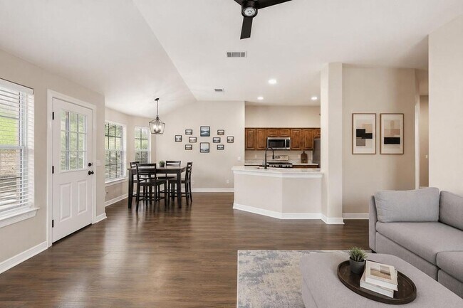 Building Photo - 714 Newport Dr