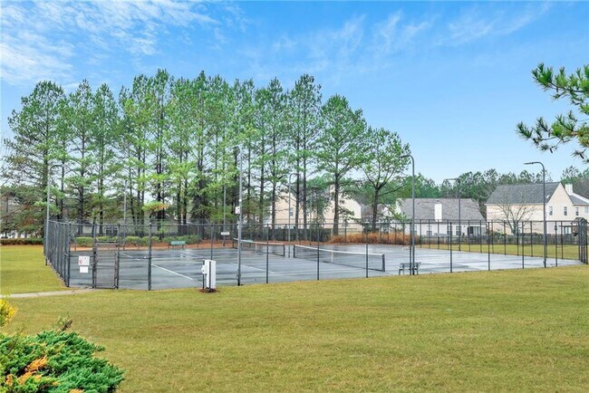 Building Photo - 241 Village Square Dr