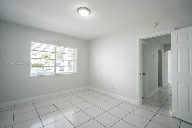 Building Photo - 7821 Carlyle Ave